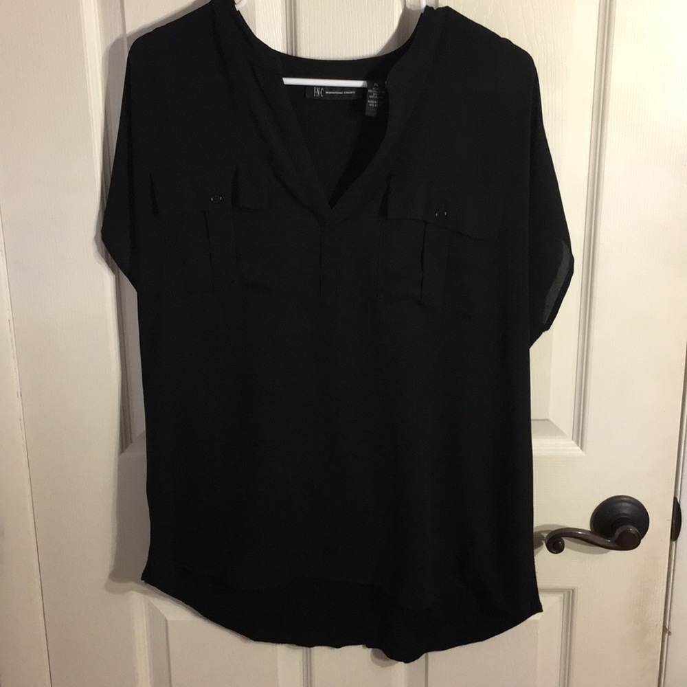 Versatile blouse that’s comfortable and cute.